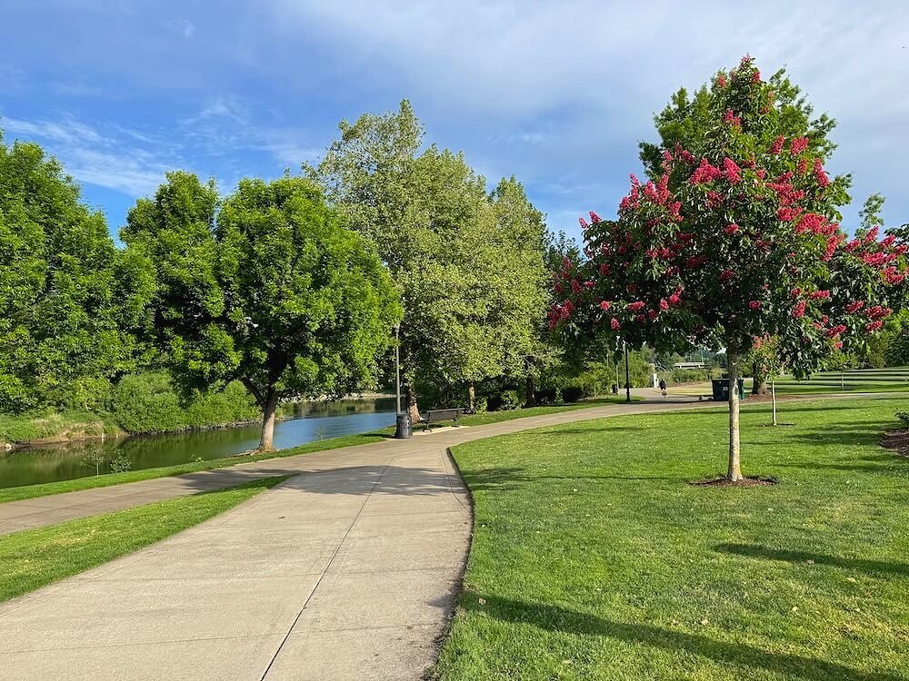 HOLMAN RIVERFRONT PARK HOTEL