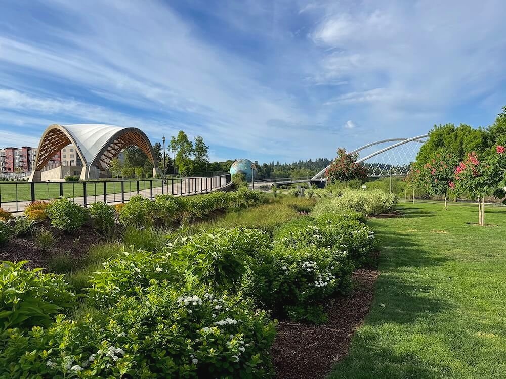 HOLMAN RIVERFRONT PARK HOTEL