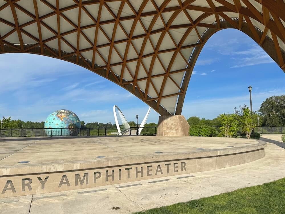 HOLMAN RIVERFRONT PARK HOTEL