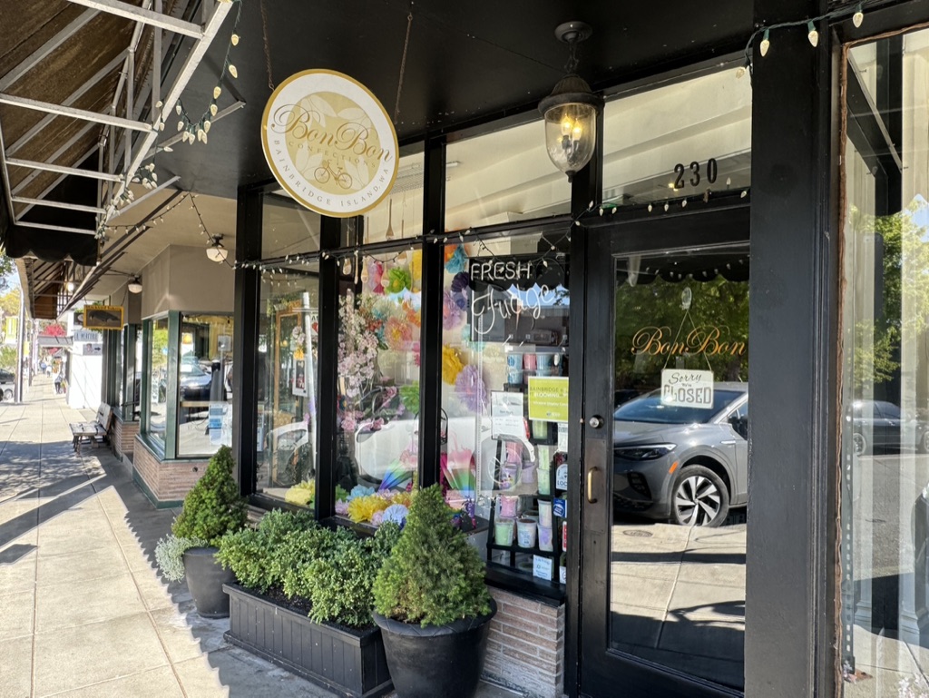 Restaurants & Shopping