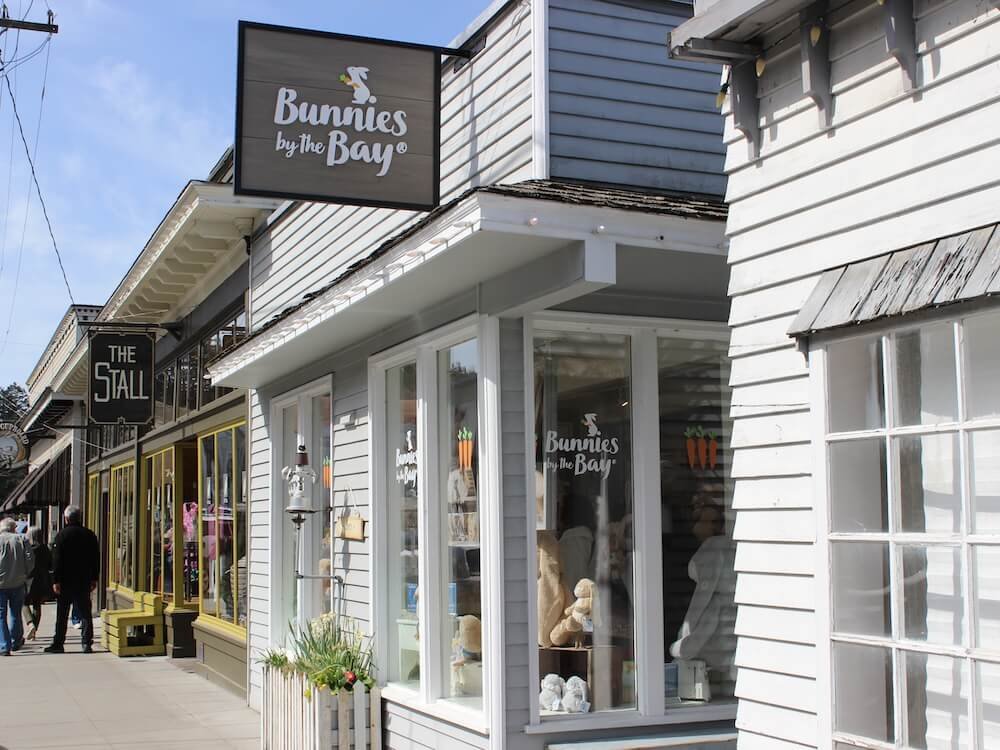 RESTAURANTS & SHOPPING